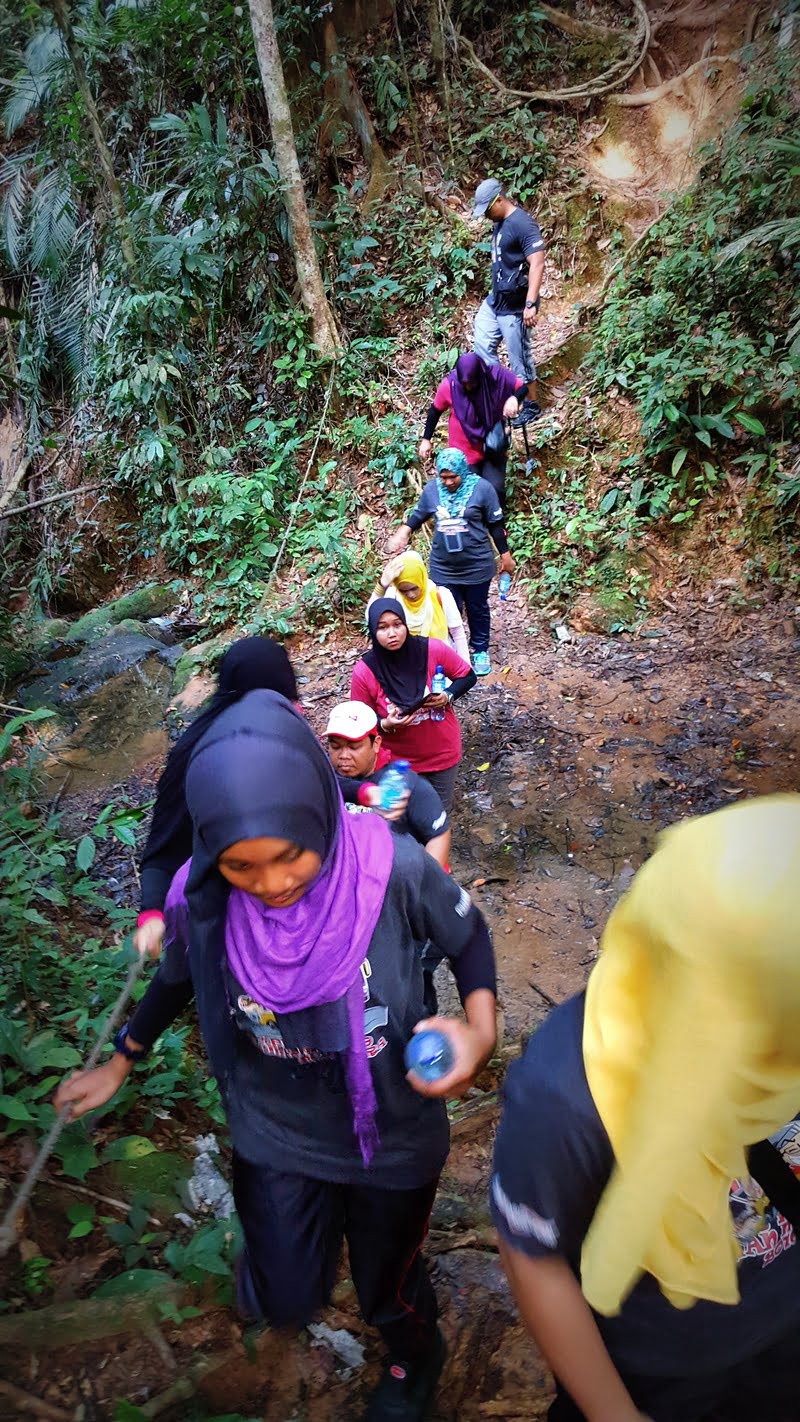 han-rainforest-resort-taman-negara-Jungle-Trekking-Bukit-Terisek