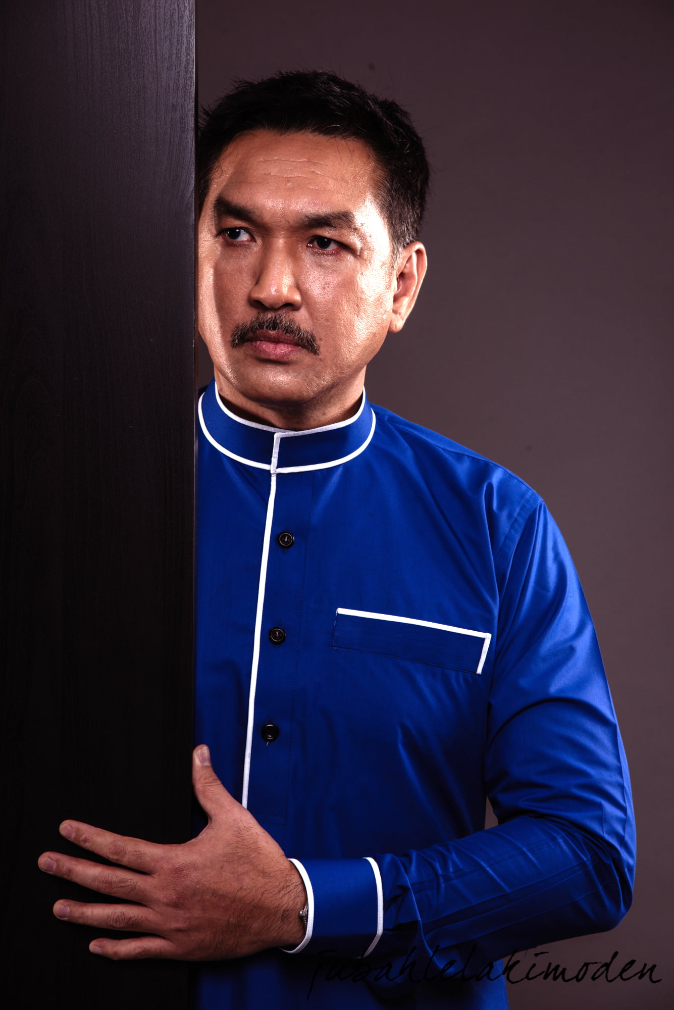 jubah-kungfu-dari-rizq-design-jubah-lelaki-moden-dan-maskulin-sempena-hari-raya-bakal-tiba