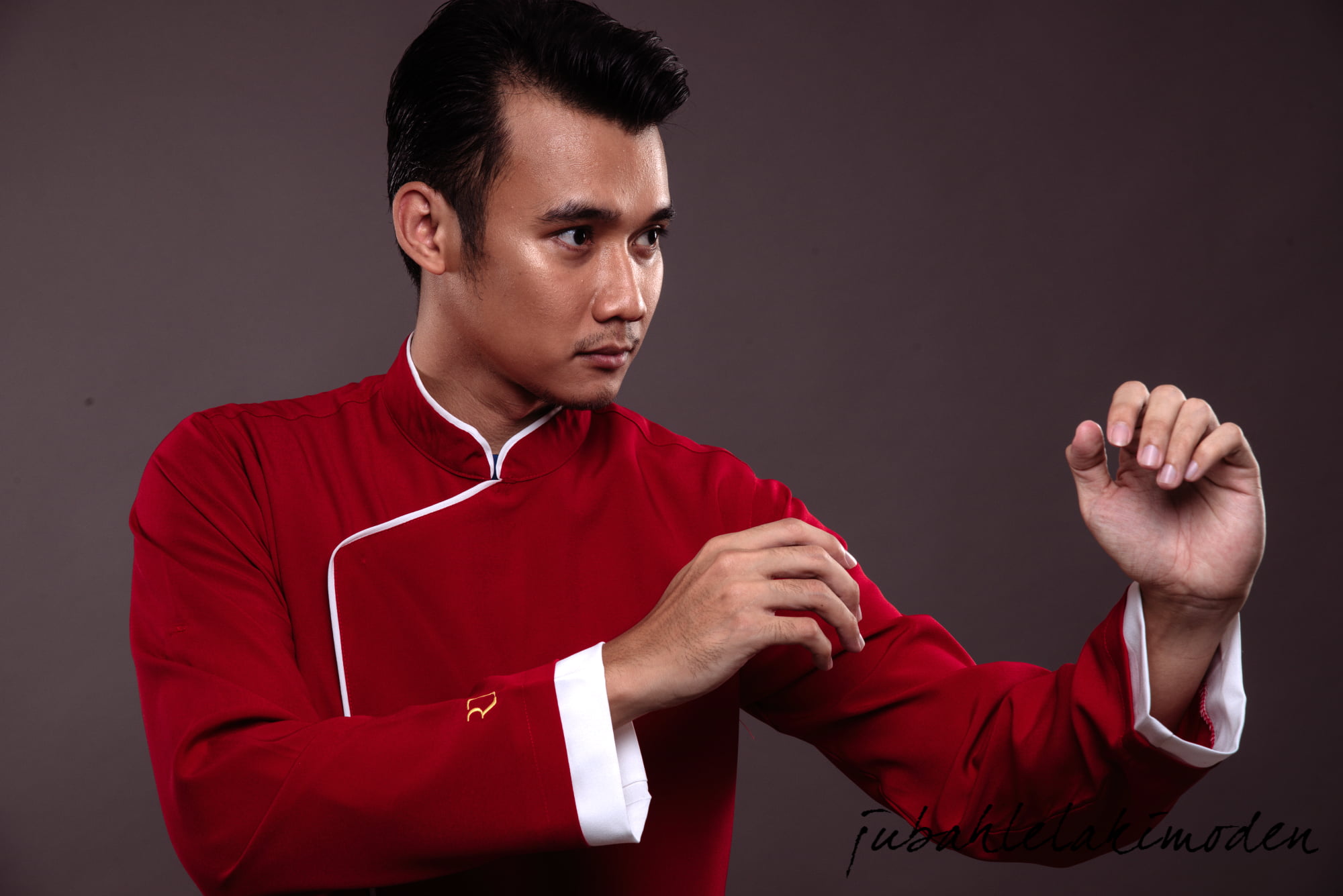 jubah-kungfu-dari-rizq-design-jubah-lelaki-moden-dan-maskulin-sempena-hari-raya-bakal-tiba
