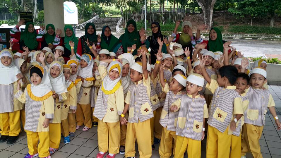 hannah-damia-trip-little-caliph-bird-park-kl hannah-damia-trip-little-caliph-bird-park-kl