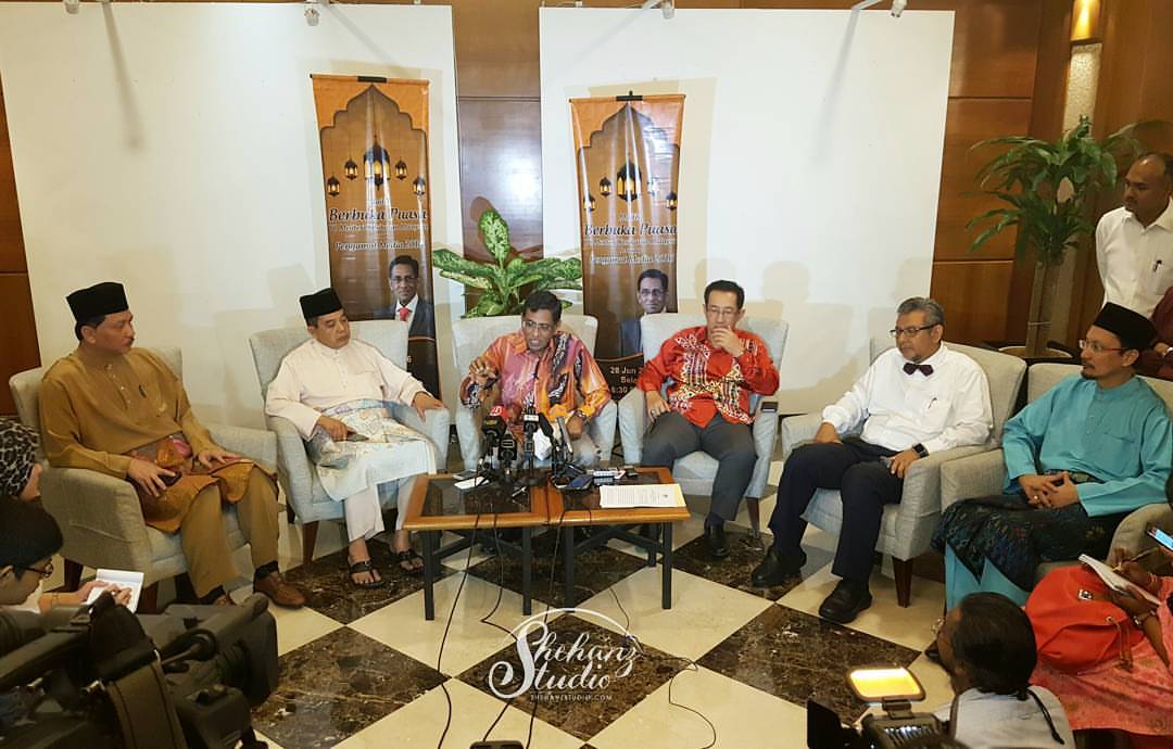 iftar-bersama-yb-menteri-kesihatan-dan-pengamal-media-2016-di-zende-seri-pacific-hotel (14)