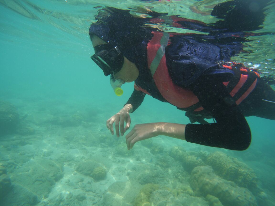trip-perhentian-part-2-perhentian-kecil-kg-nelayan-snorkelling-windmill-masjid-kristal (13)