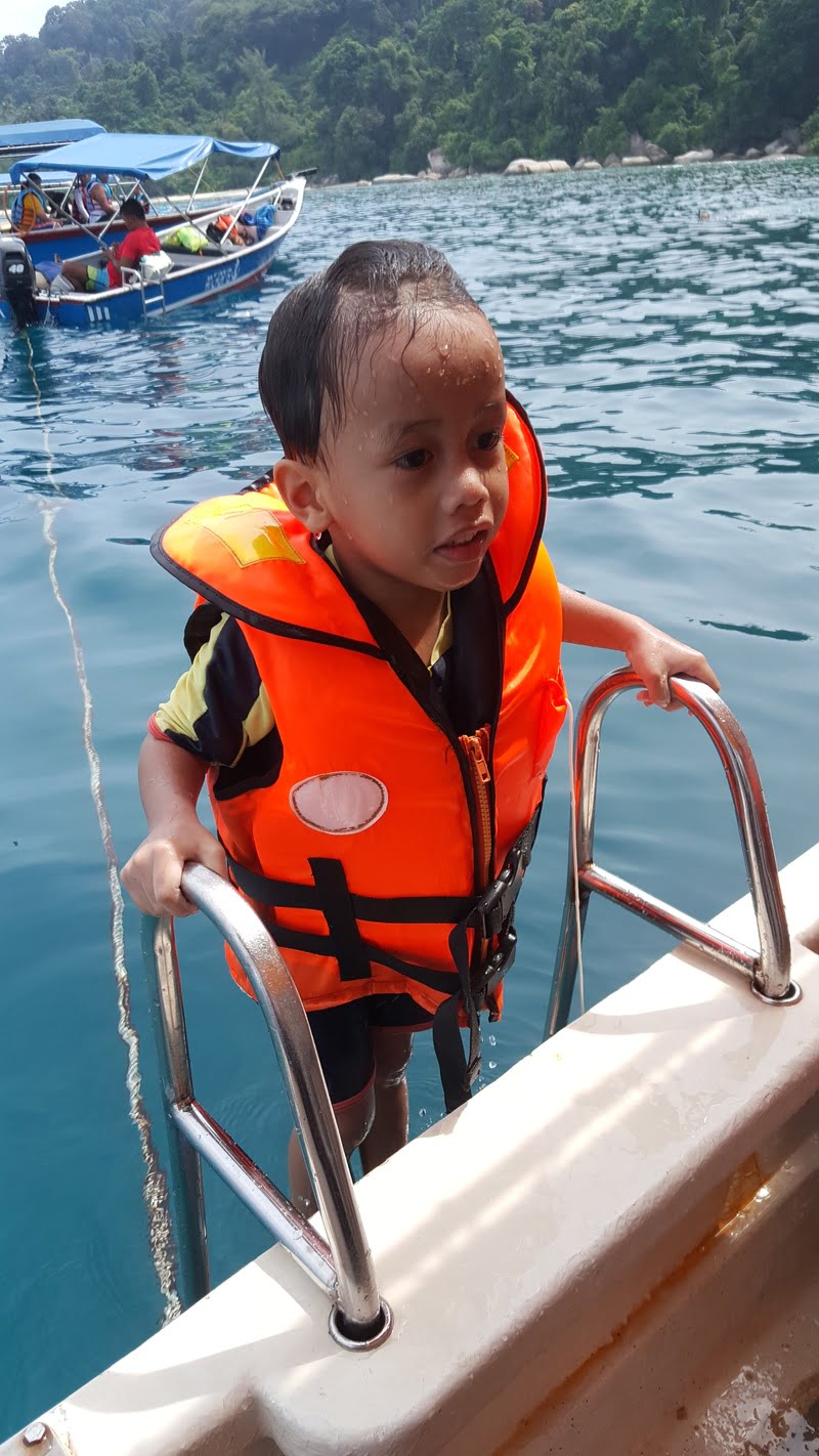 trip-perhentian-part-2-perhentian-kecil-kg-nelayan-snorkelling-windmill-masjid-kristal (8)
