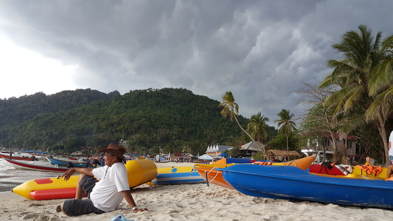 trip-perhentian-part-2-perhentian-kecil-kg-nelayan-snorkelling-windmill-masjid-kristal (13)