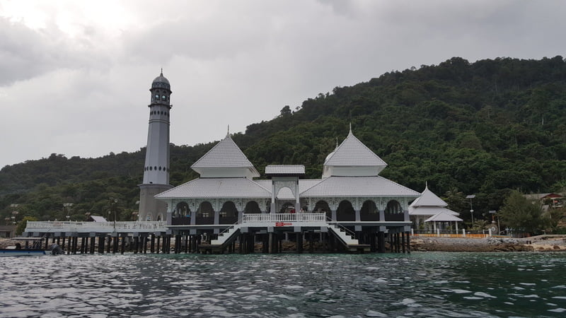 trip-perhentian-part-2-perhentian-kecil-kg-nelayan-snorkelling-windmill-masjid-kristal (13)