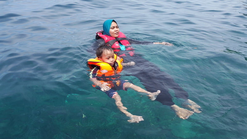 trip-perhentian-part-2-perhentian-kecil-kg-nelayan-snorkelling-windmill-masjid-kristal (8)