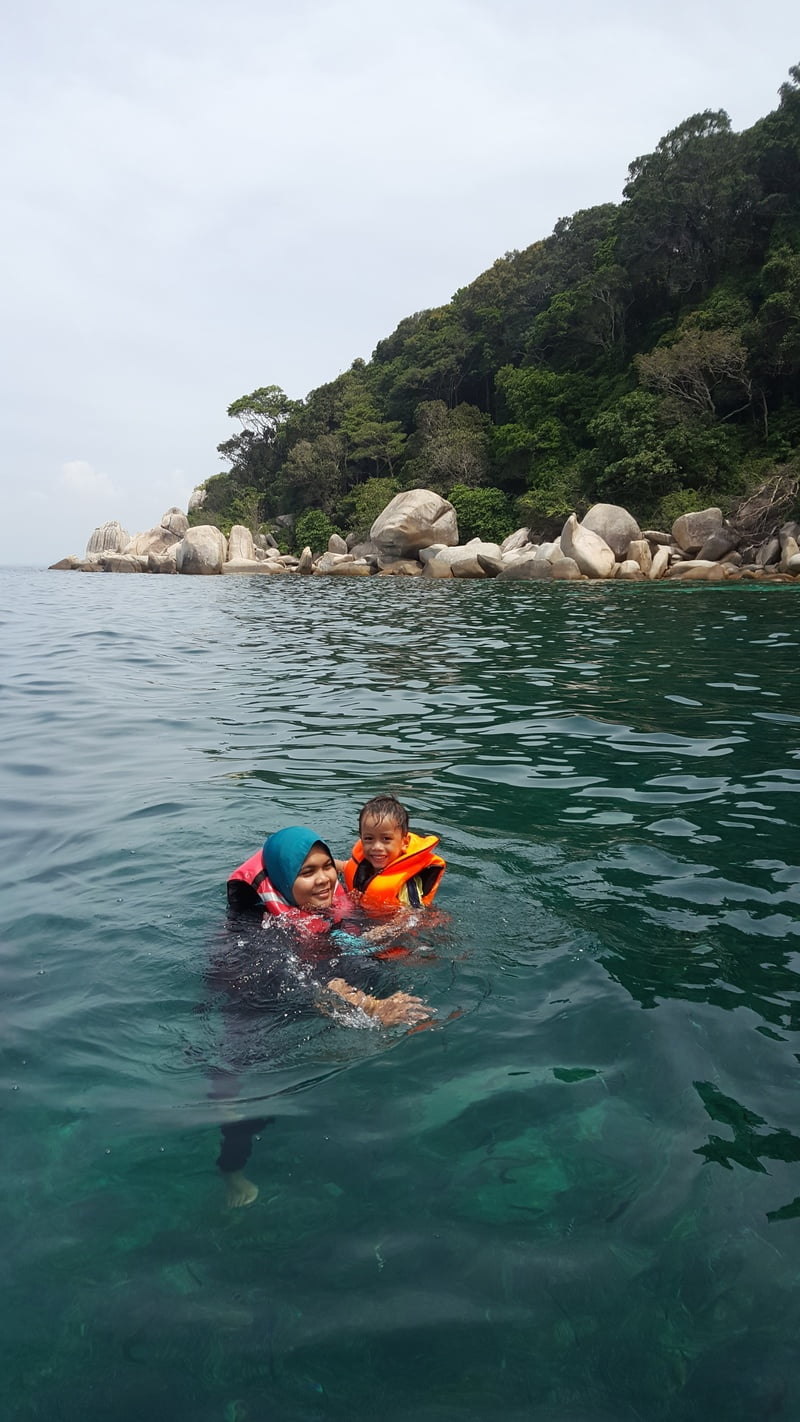 trip-perhentian-part-2-perhentian-kecil-kg-nelayan-snorkelling-windmill-masjid-kristal (8)