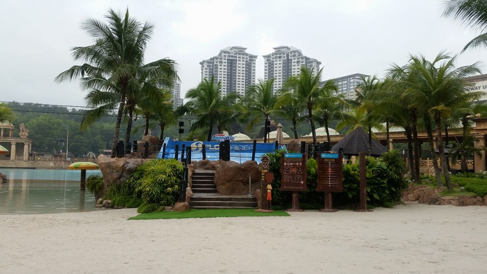 sunway-lagoons-flow-rider-surf-simulator-pertama-di-malaysia