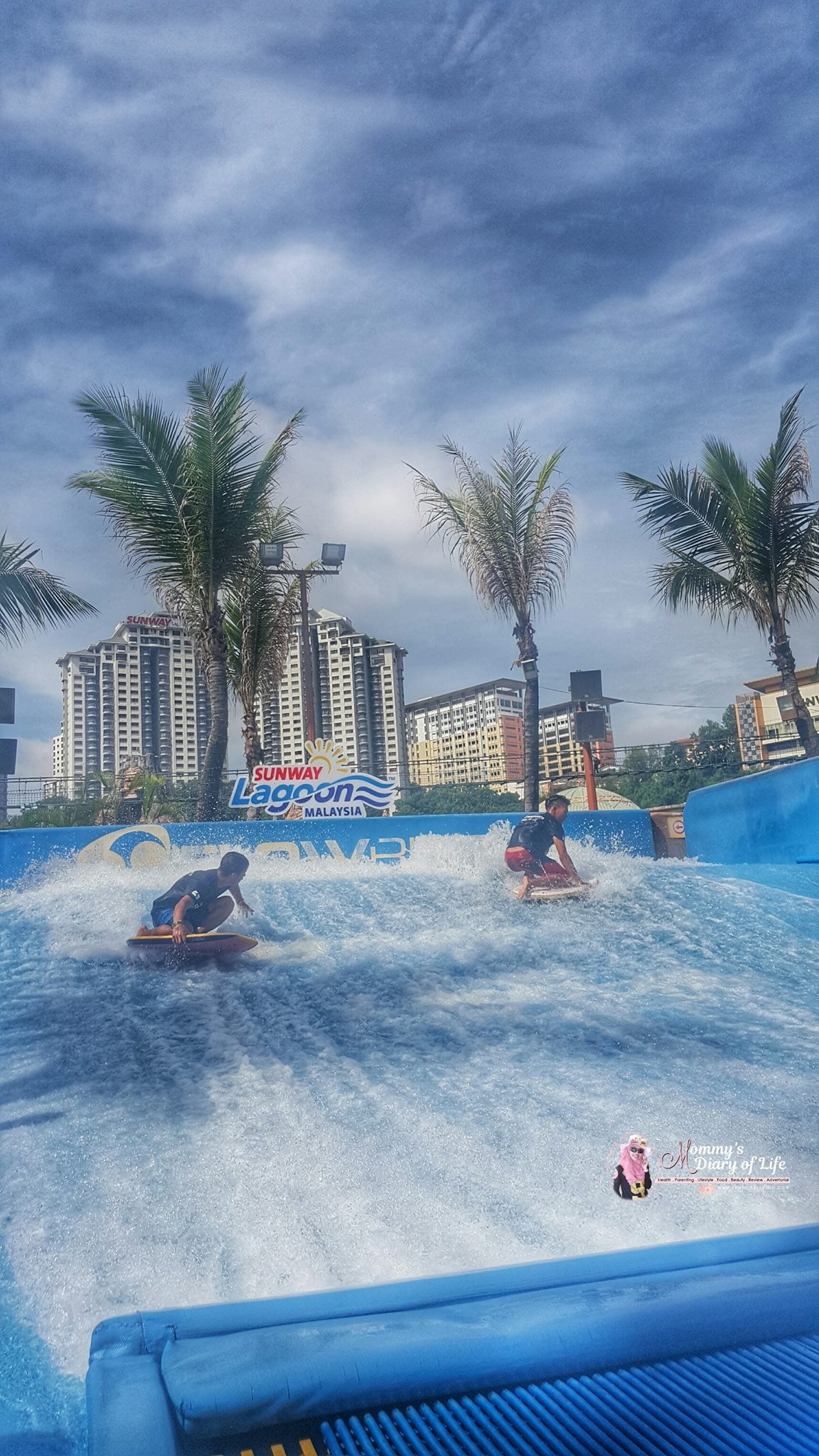 sunway-lagoons-flow-rider-surf-simulator-pertama-di-malaysia-2