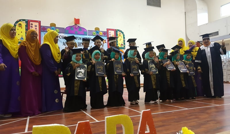 grand-ihtifal-little-caliph-2016-graduation-lil-hannah-damia (25)