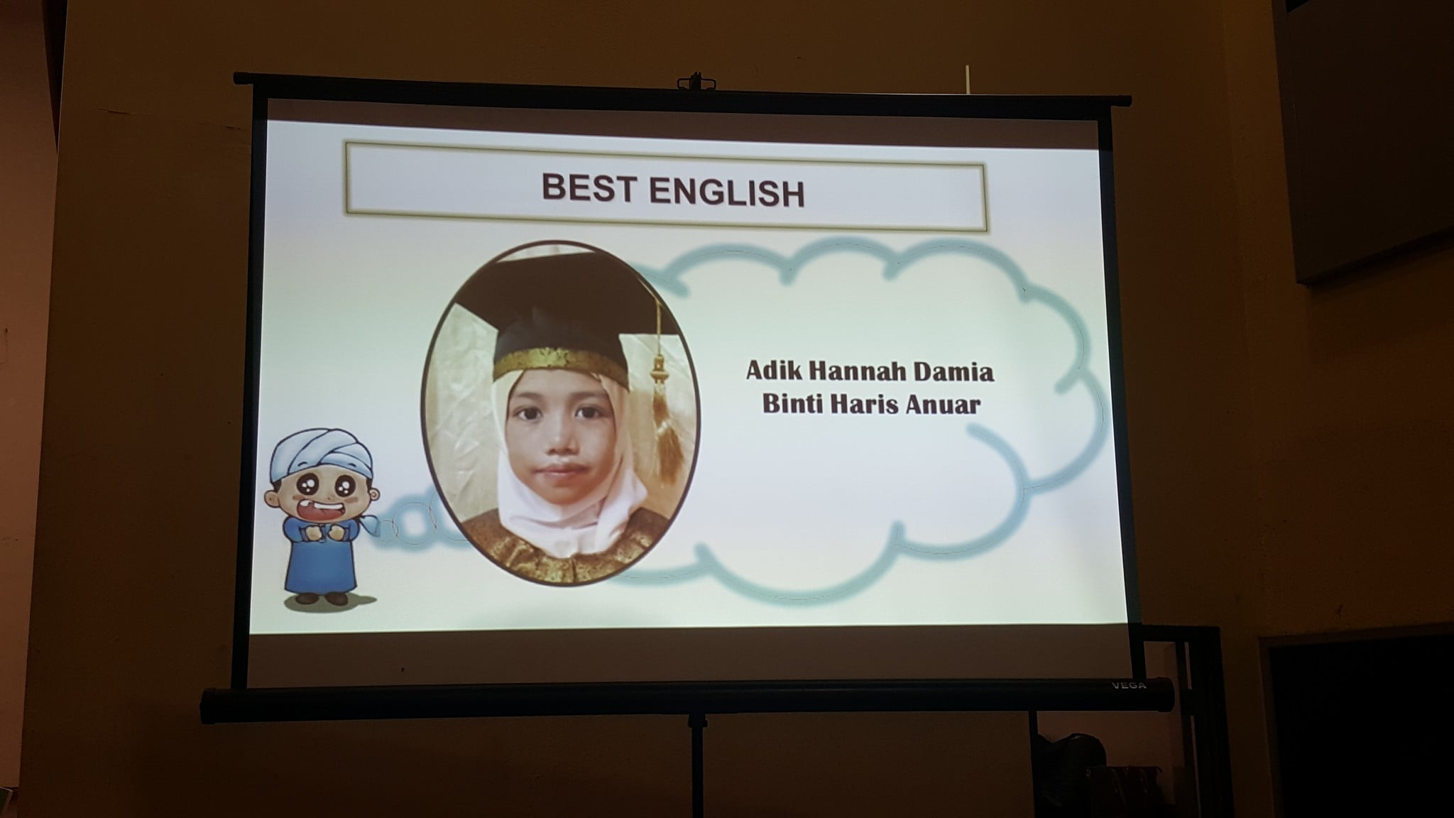 grand-ihtifal-little-caliph-2016-graduation-lil-hannah-damia