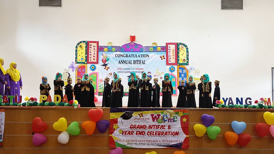 grand-ihtifal-little-caliph-2016-graduation-lil-hannah-damia-8