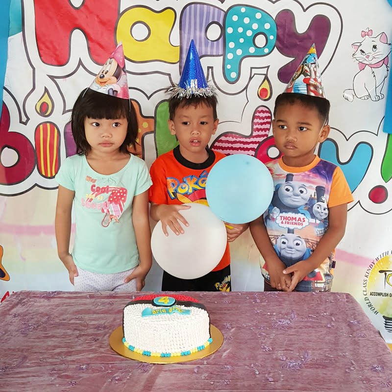 tema-kek-pokeball-untuk-birthday-ke-4-ariq-emir-7