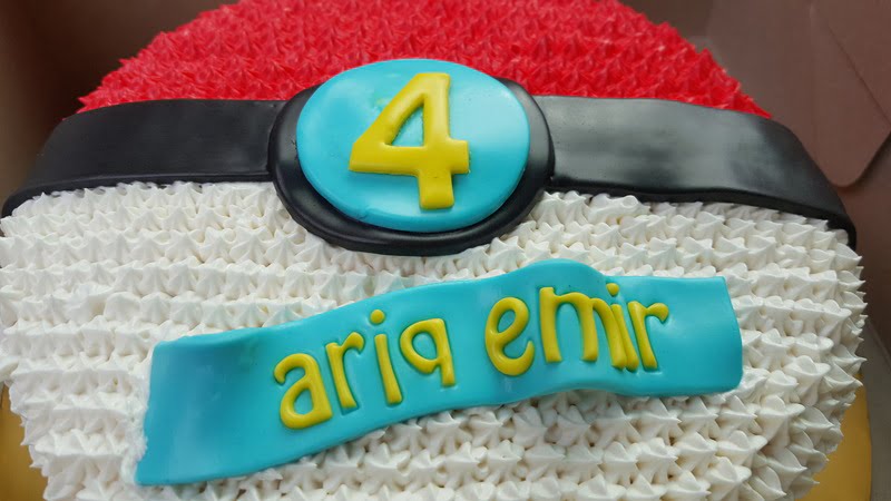 tema-kek-pokeball-untuk-birthday-ke-4-ariq-emir-2