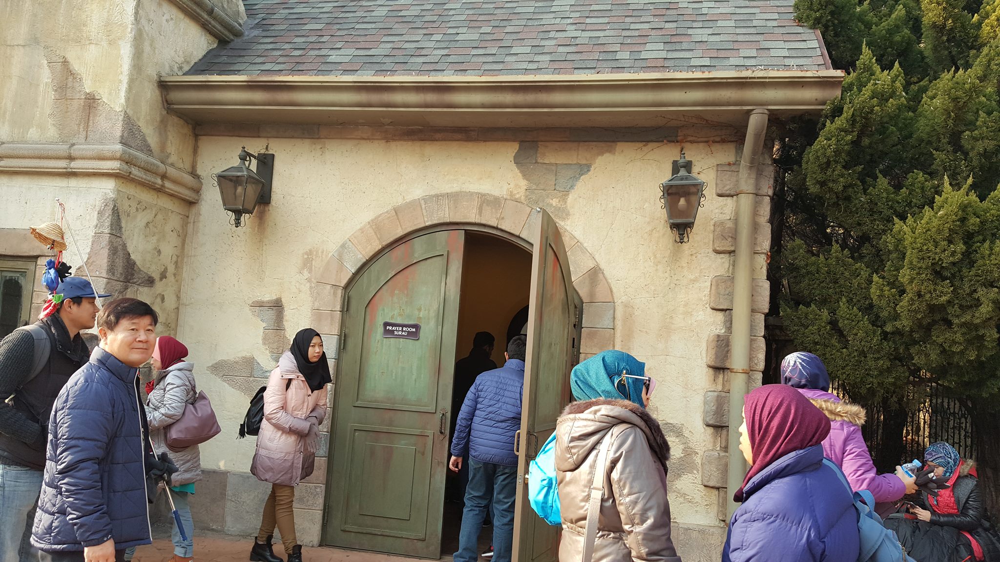 korea trip_day 3_strawberry farm_diy kimchi_hanbok_everland theme park (47)