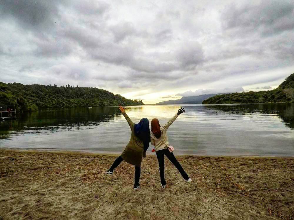 KEMBARA #KBBA9 COSMODERM - IKHLAS TOURS KE NEW ZEALAND BLUE LAKE, TARAWERA, AGRODOME AT ROTORUA (SPRING TIME) (PART 5) (1)