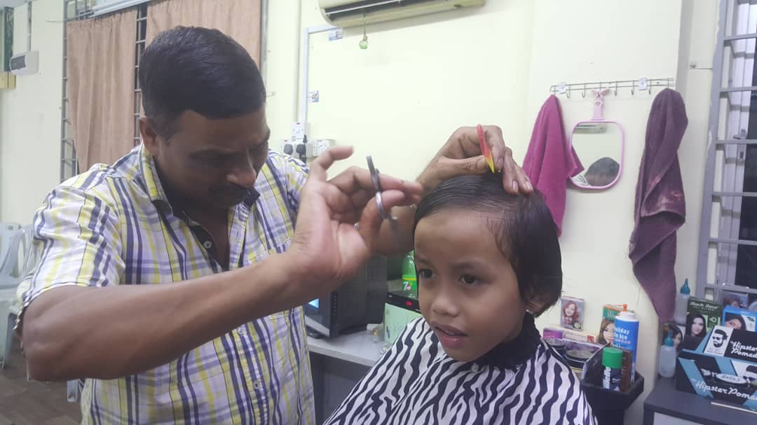 GUNTING RAMBUT BUKAN PERKARA BIASA-BIASA (5)