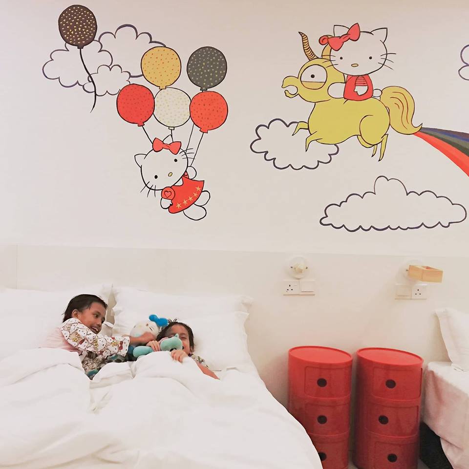 HANNAHDAMIA BIRTHDAY TRIP BILIK TEMA HELLO KITTY DI HOTEL DE ART i-CITY SHAH ALAM (39)