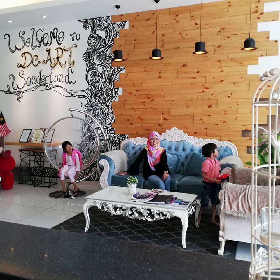 HANNAHDAMIA BIRTHDAY TRIP BILIK TEMA HELLO KITTY DI HOTEL DE ART i-CITY SHAH ALAM (5)