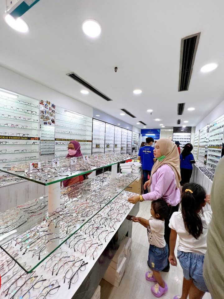 KEDAI CERMIN MATA VIRAL SUNGEI WANG