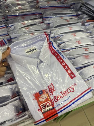 BELI KELENGKAPAN SEKOLAH DI HARI-HARI - CARI BAJU SEKOLAH MENENGAH UNTUK HANNAH BUAT PERTAMA KALI