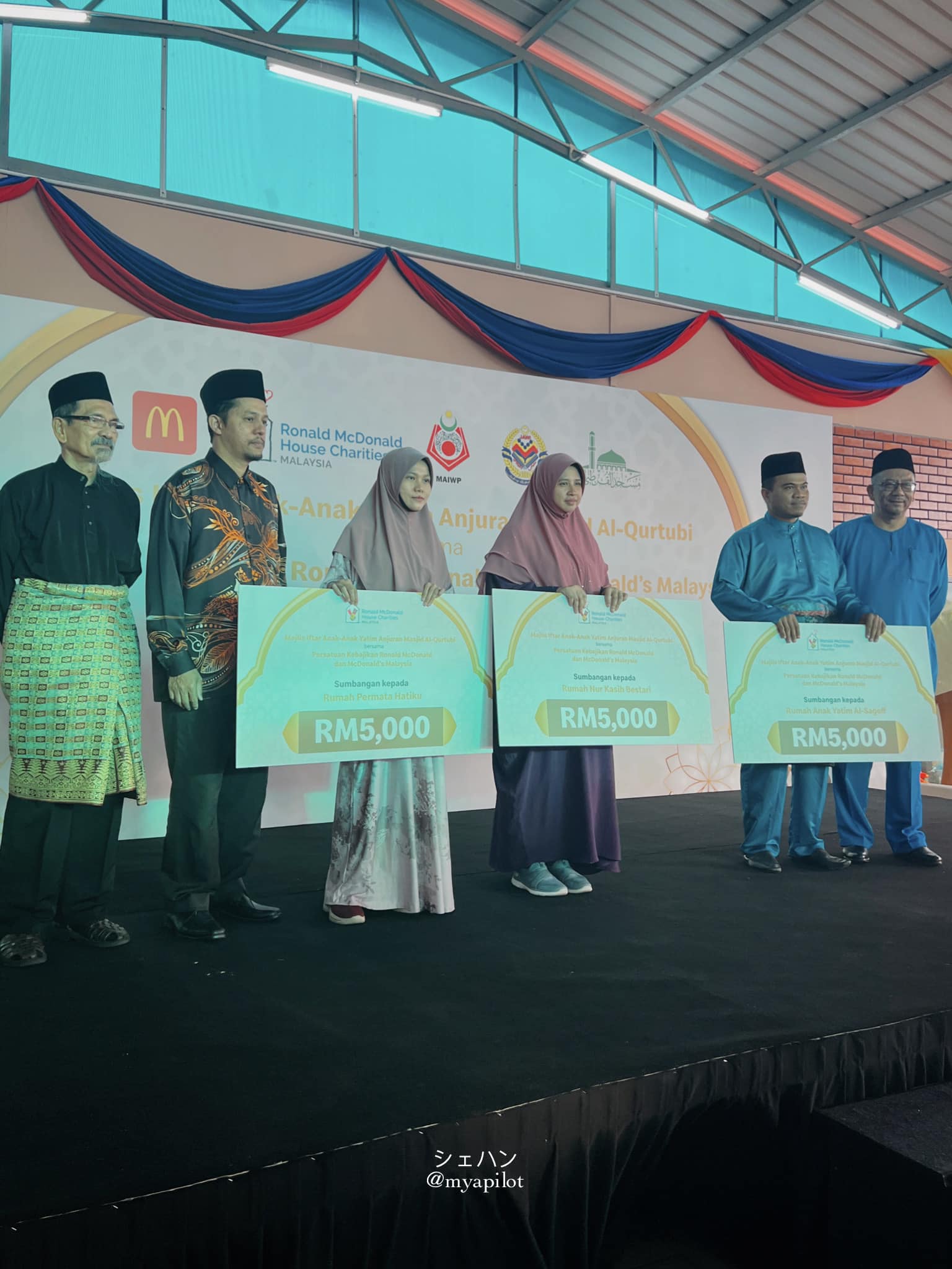 BERBUKA PUASA BERSAMA ANAK YATIM : RMHC MALAYSIA SUMBANG WANG TUNAI UNTUK PERSIAPAN AIDILFITRI