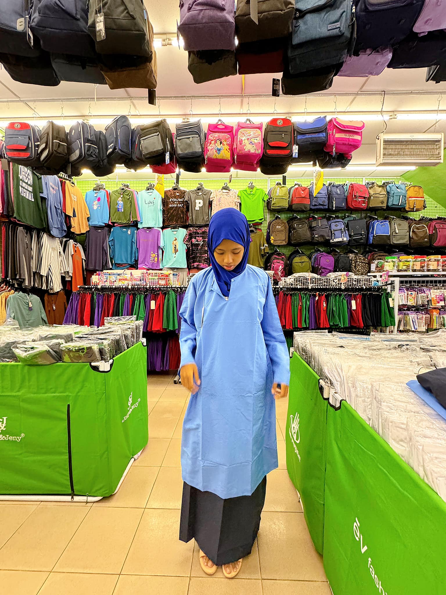 Tempat shopping baju sekolah murah