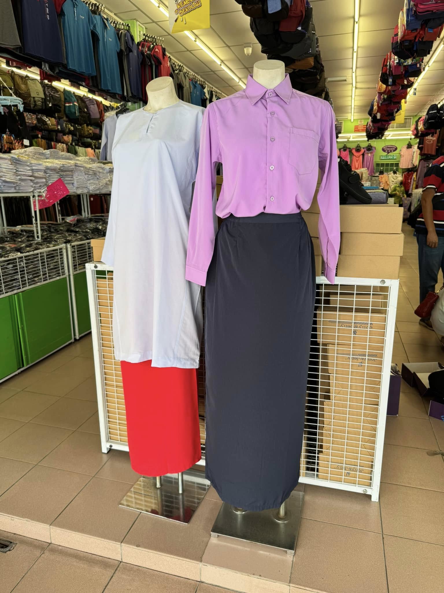 SHOPPING PERSIAPAN SEKOLAH LENGKAP DAN BERPATUTAN DI PASARAYA HARI-HARI.9